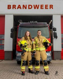 Roos en Marijn zijn twee enthousiaste collega’s bij de brandweer in Nissewaard. Ze vormen een onmisbaar onderdeel van de bredere veiligheidsstructuur van Nissewaard.